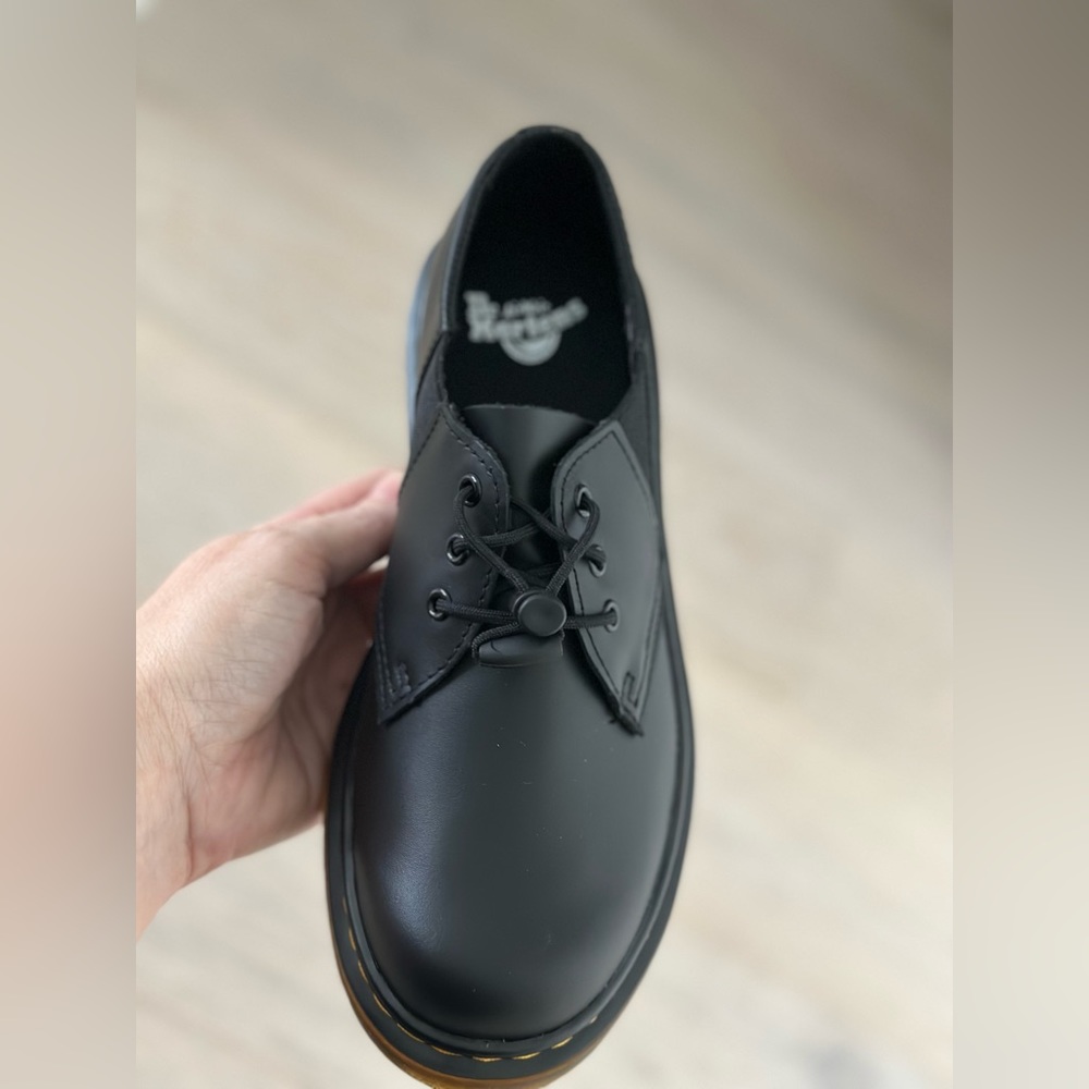 Brand new! Dr. Martens 1461 Easy On (Big Kid) Black
Romario US big kid 2